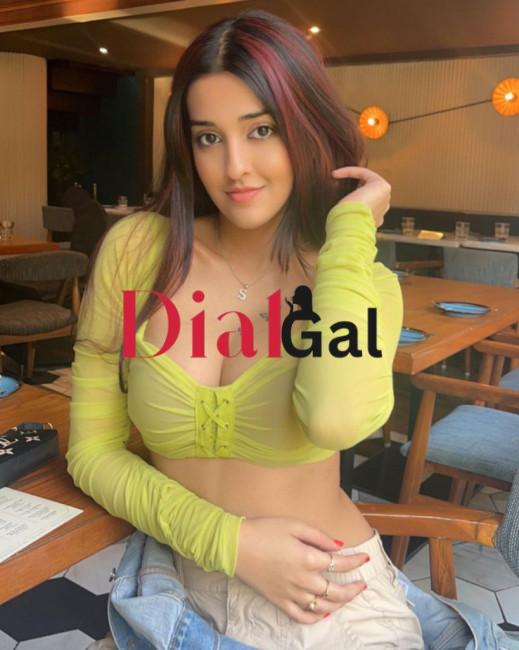 Call Girls in Noida Sector 52 | 8860366521
